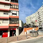 Modern Cloud 5 - Amadora Apartment