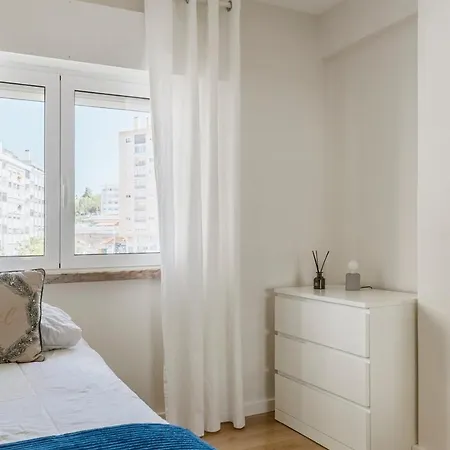 Modern Cloud 5 - Amadora