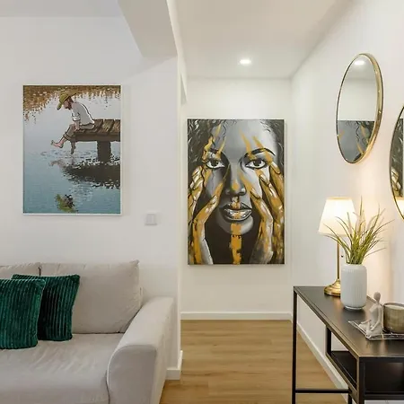 Modern Cloud 5 - Amadora Apartment