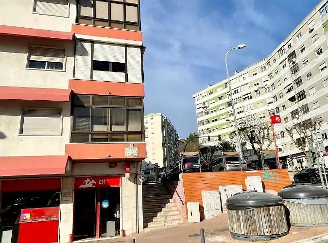 Modern Cloud 5 - Amadora Lägenhet